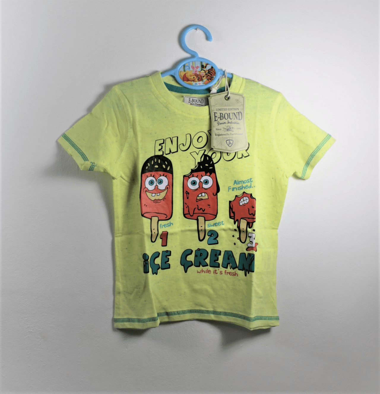 tshirtje geel met ijsjes maatje 116 gks
