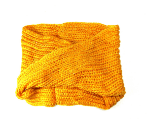 gebreide oranje colsjaal met goudkleurig glitterdraad en pailletten one size by gioskidzstore