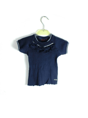 Persival shirtje donkerblauw met all over rib motief en roesjes maatje 80/86
