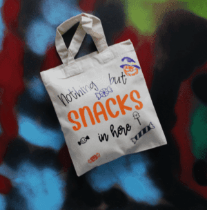 Halloween: tasje Nothing but snacks in here 26X22 cm