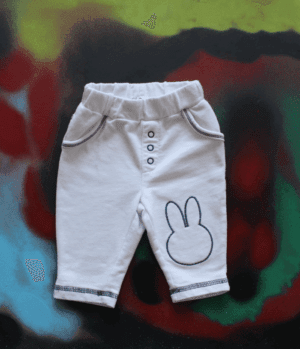 Nijntje broekje wit met blauw stiksel en Nijntje maatje 62