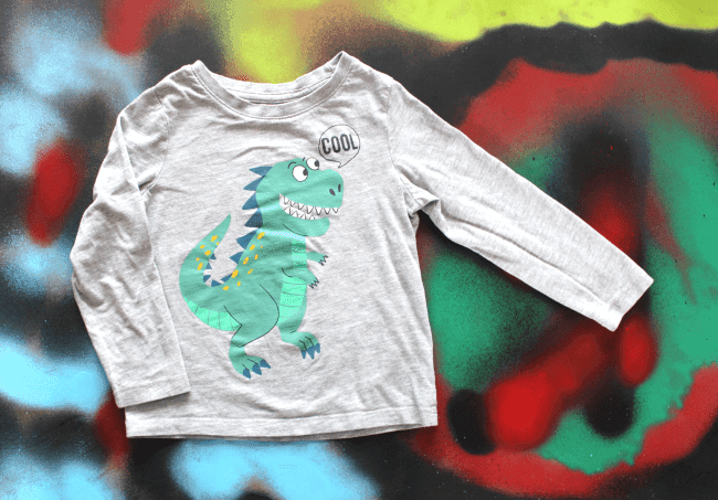 C&A shirtje grijs met groene dino maat 92