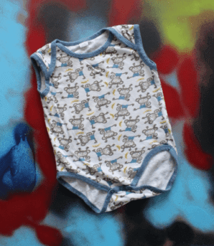 Zeeman rompertje wit met all over aapjes patroon maatje 86/92