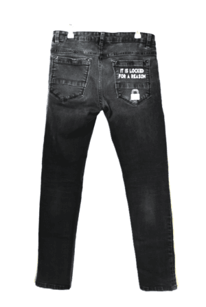 Chapter Young jeans zwart met tekst: It is locked for a reason maat 170