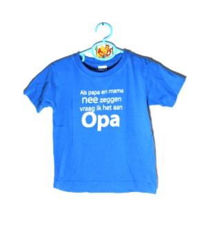 Unisex shirtje blauw met tekst: Als papa en mama NEE zeggen vraag ik het aan OPA maatje 104