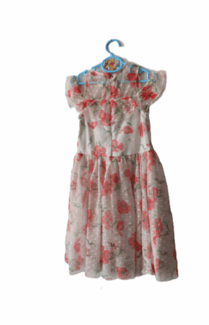 Vrolijk zomerjurkje met rode roze bloemetjes van LC Waikiki maatje 110/116